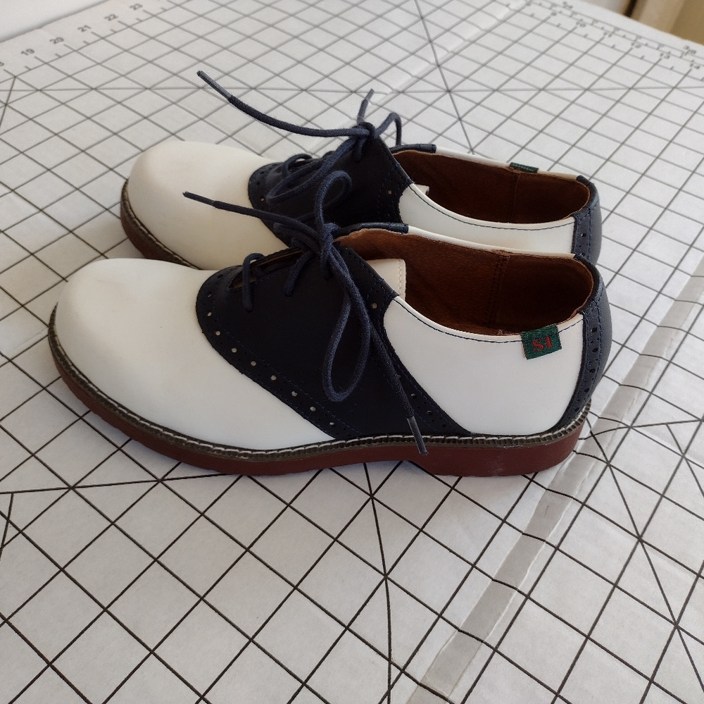 School Issue navy & white Oxford style shoes ladies 6
